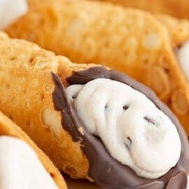 Cannoli.