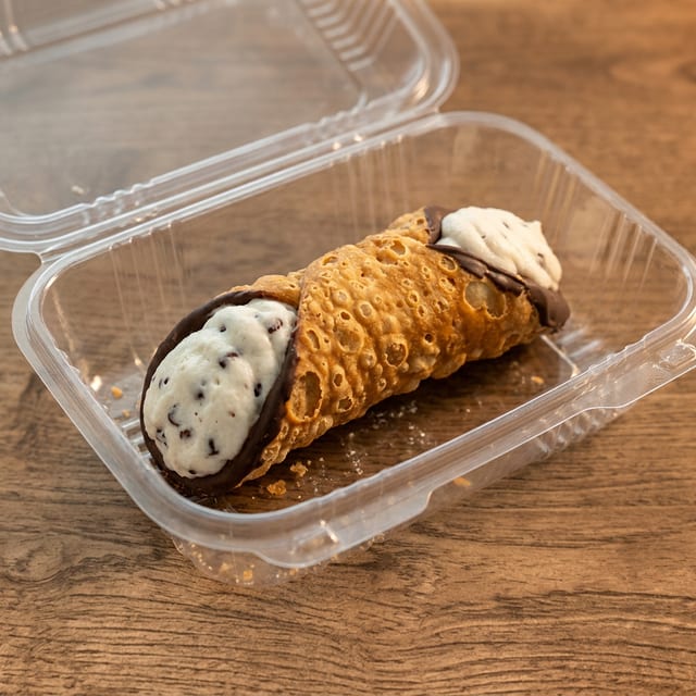Cannoli.